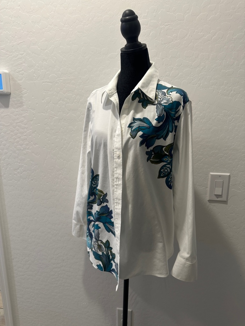 Chico's White ButtonShirt Teal and Dark Green chcio size 21/2 is a  size  Łarge